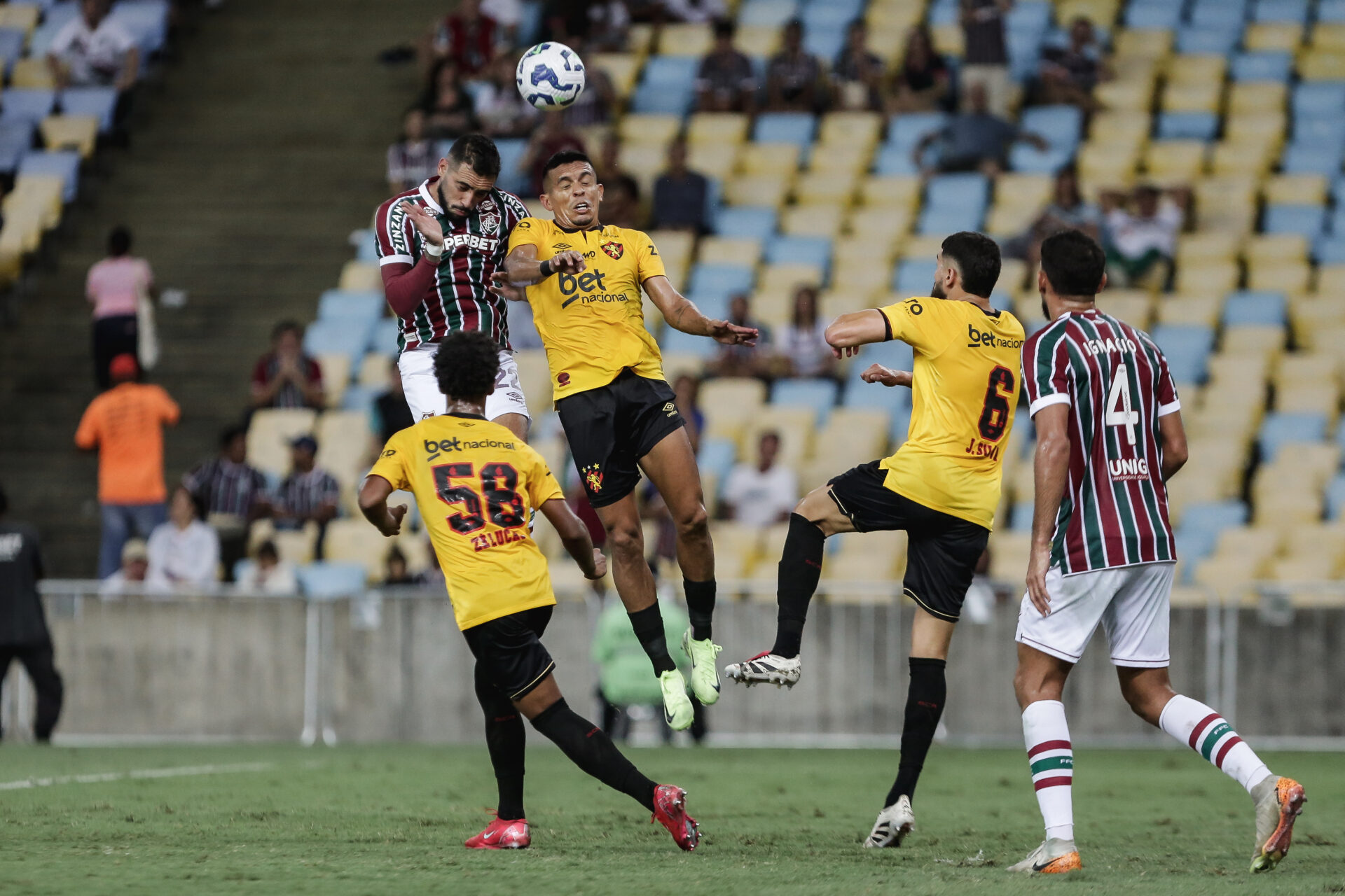 Fluminense marca nos acréscimos e bate o lanterna Sport