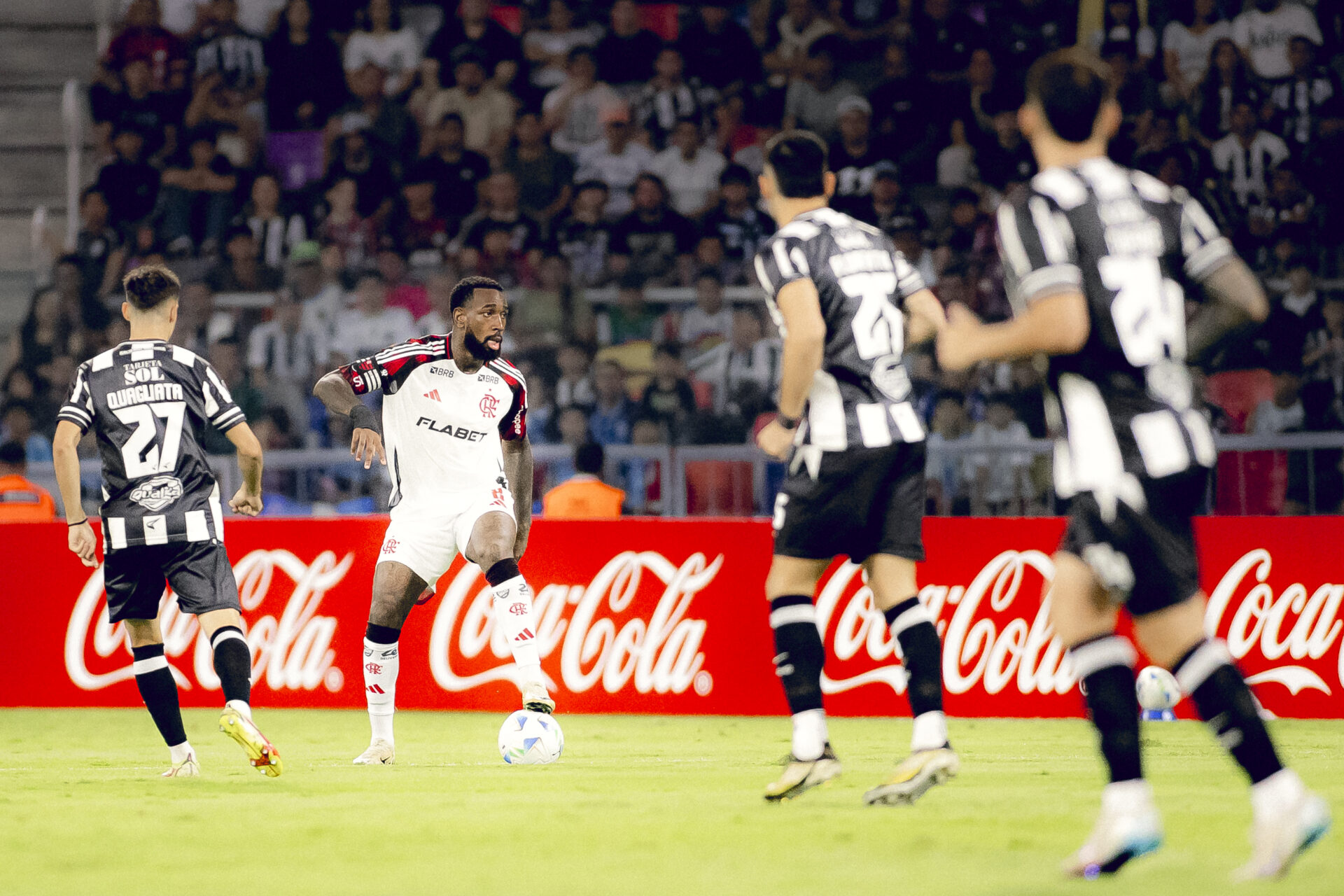 Flamengo empata com Central Córdoba e se complica na Libertadores