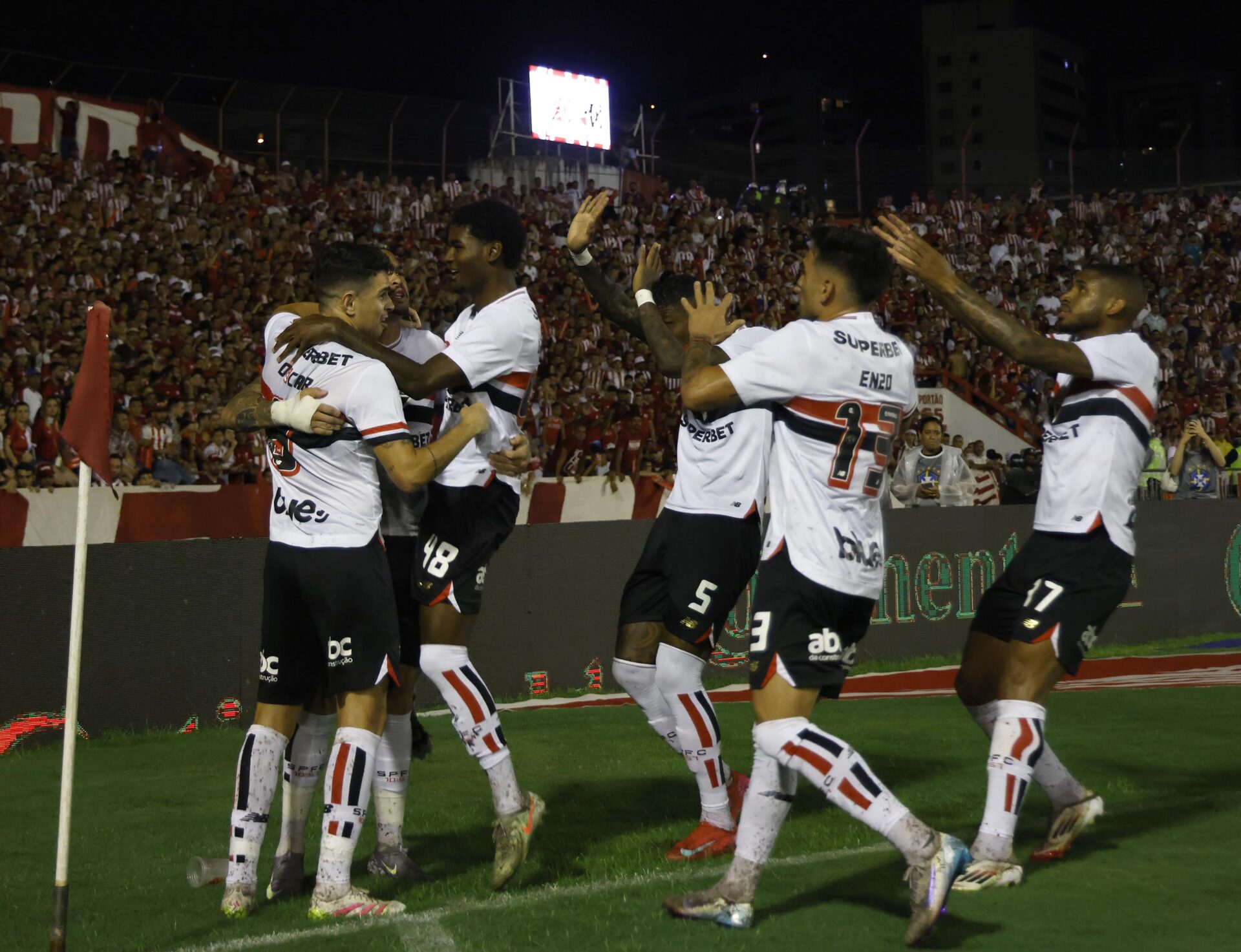 São Paulo repete vitória contra o Náutico e vai às oitavas