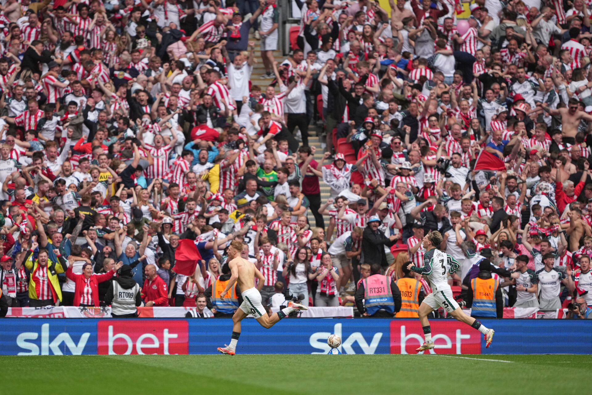 Sunderland retorna à Premier League de forma heroica após 8 anos