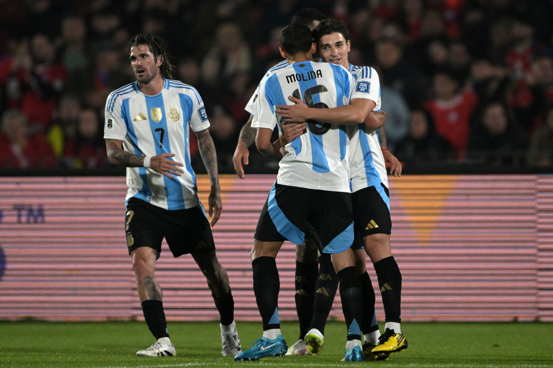 Argentina vence o Chile com reservas e garante título simbólico das Eliminatórias