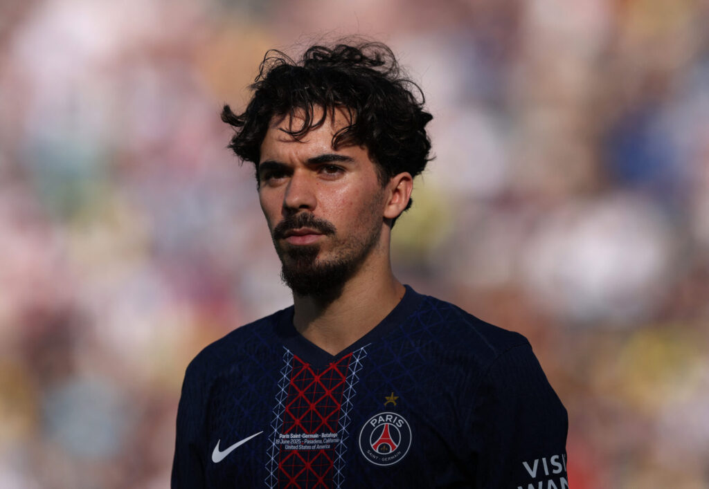 Recuperação do PSG na competição passa pelos pés do meio-campista Vitinha - Stu Forster/Getty Images via AFP
