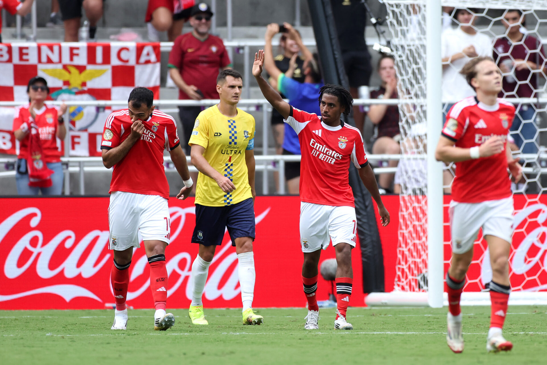 Leandro Barreiro comemora um dos dois gols que marcou na vitória por 6 a 0 do Benfica - Alex Grimm/Getty Images via AFP