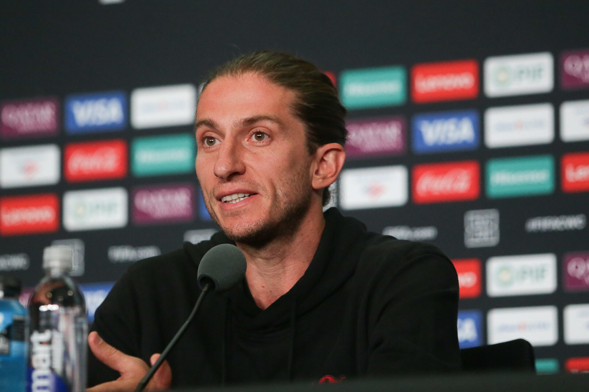 Filipe Luís projeta ‘jogo de sacrifício’ contra o Chelsea, mas mantém convicções