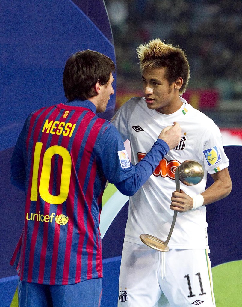 Neymar e Messi após a decisão em Yokohama; o primeiro encontro entre os craques - Leandro Amaral/Divulgação Santos FC