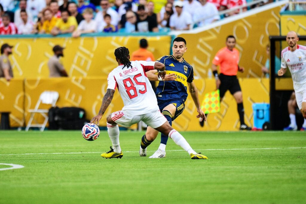 Boca Juniors e Benfica fizeram jogo movimentado pelo Grupo C do Mundial de Clubes - Alexandre Battibugli/PLACAR