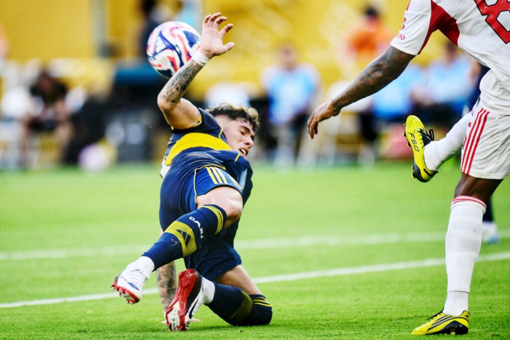Boca Juniors e Benfica fizeram jogo movimentado pelo Grupo C do Mundial de Clubes - Alexandre Battibugli/PLACAR