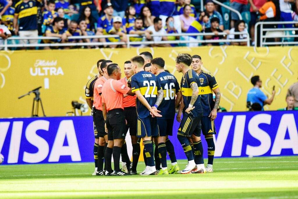 Boca Juniors e Benfica fizeram jogo movimentado pelo Grupo C do Mundial de Clubes - Alexandre Battibugli/PLACAR