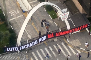 Organizadas do Corinthians ocupam Parque São Jorge: ‘Fechado por má administração’