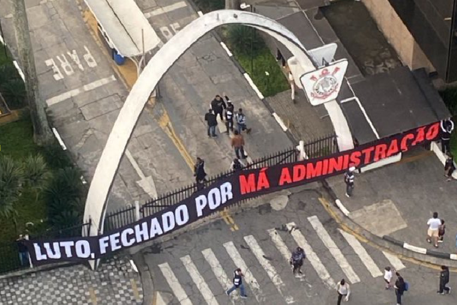 Organizadas do Corinthians ocupam Parque São Jorge: ‘Fechado por má administração’