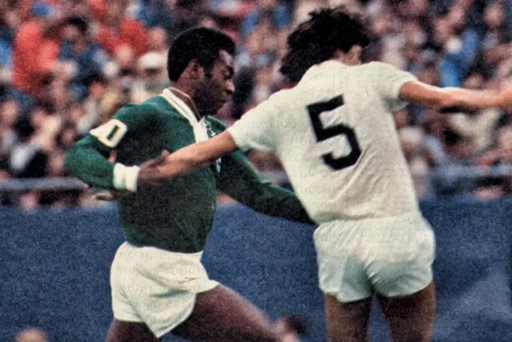 Pelé em sua despedida pelo Cosmos – Acervo/Placar