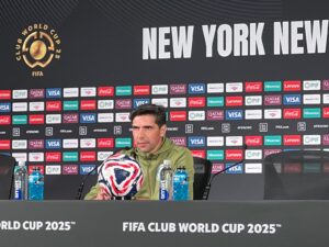 Abel se emociona com Mundial e lembranças de Portugal — mas reclama de gramado