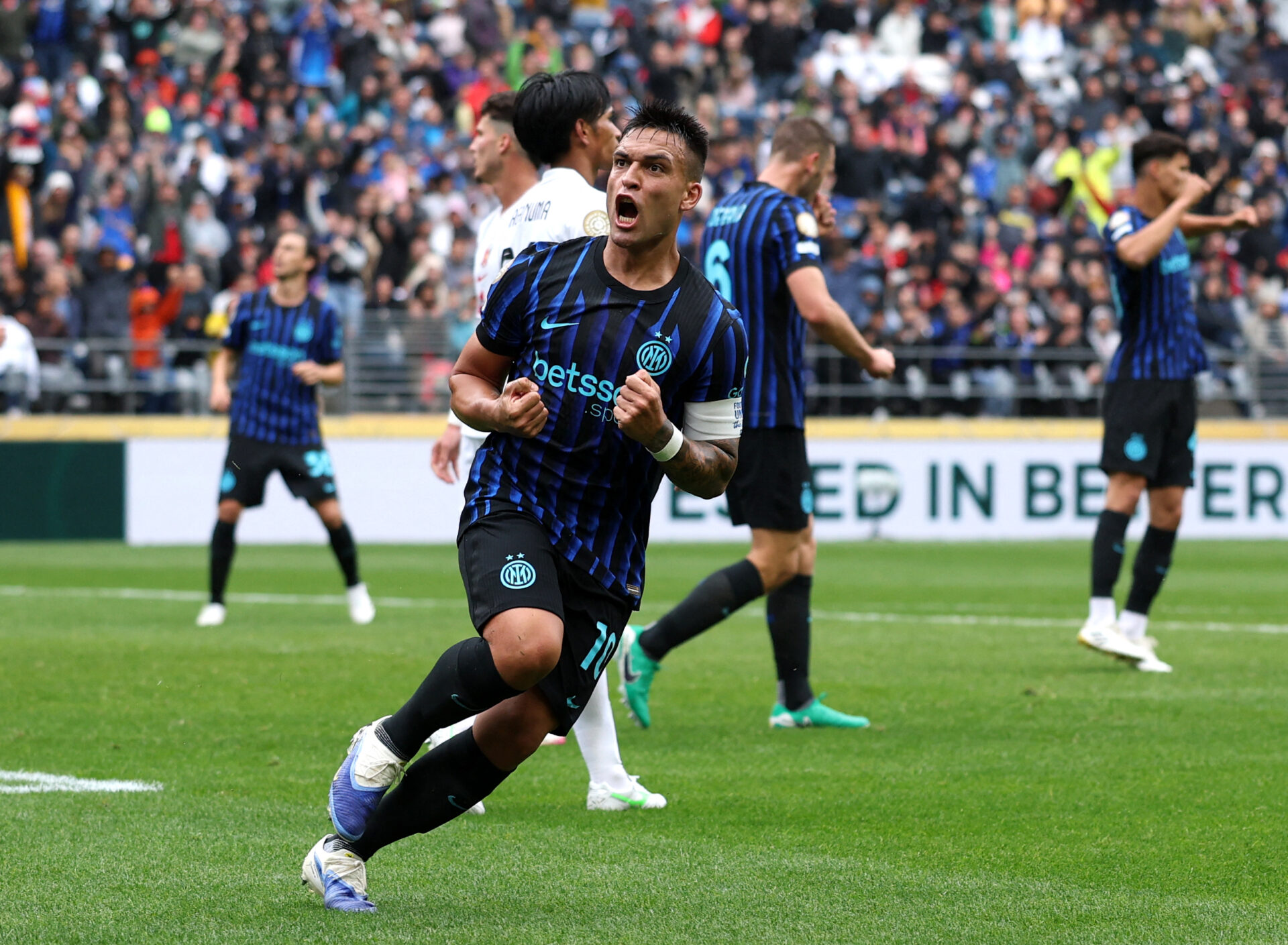 Inter vira contra Urawa nos acréscimos e respira no Mundial