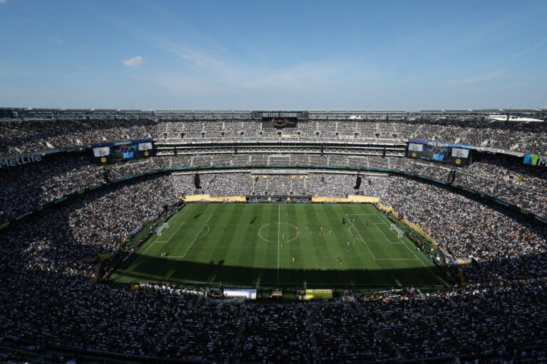 De gramado a palco no meio da arquibancada: as polêmicas do MetLife Stadium