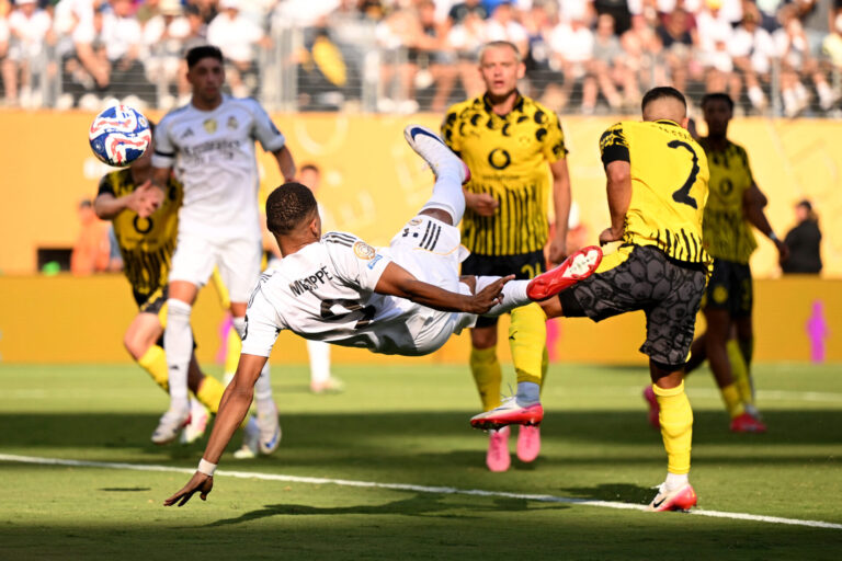 Real Madrid leva susto, mas bate o Dortmund e vai pegar o PSG na semi do Mundial