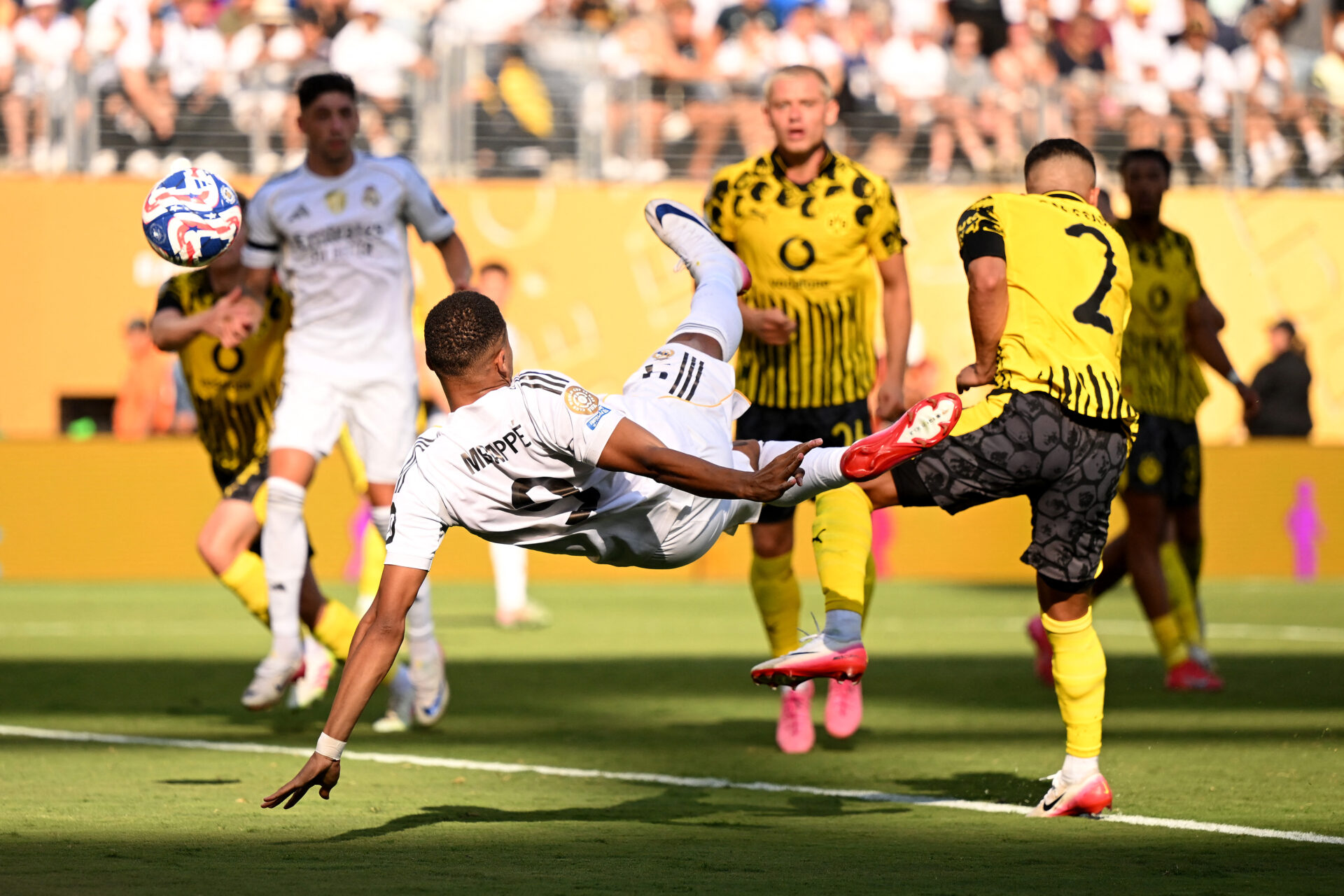 Real Madrid leva susto, mas bate o Dortmund e vai pegar o PSG na semi do Mundial
