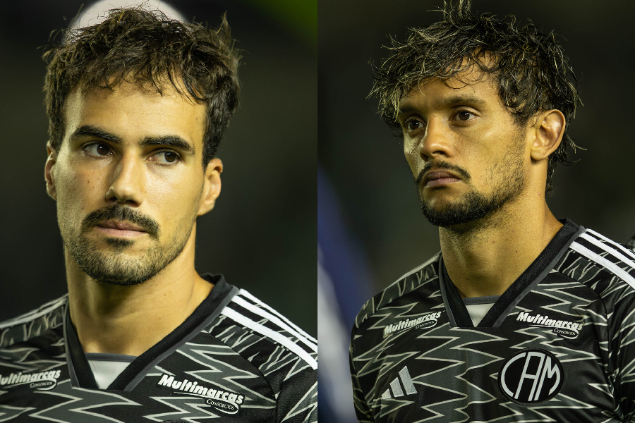 Igor Gomes e Scarpa com a camisa do Galo - Pedro Sousa / Atlético-MG