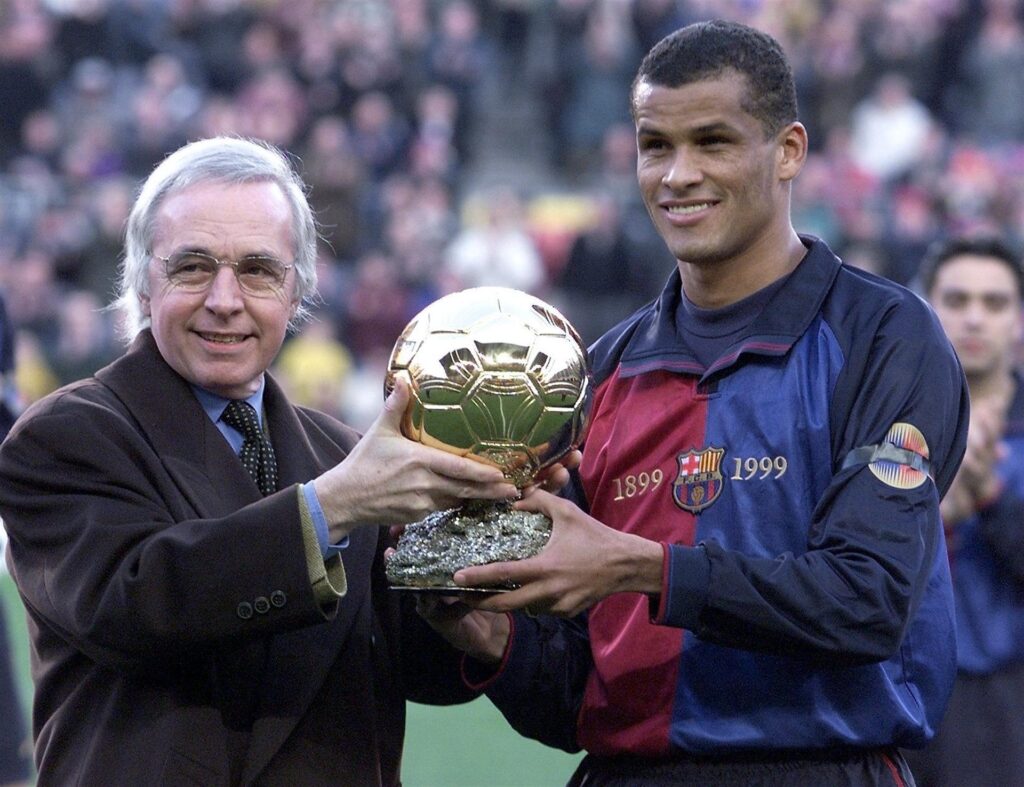 Rivaldo ganhou a Bola de Ouro como camisa 10 do Barcelona - EFE/ A.D/ Andreu Dalmau