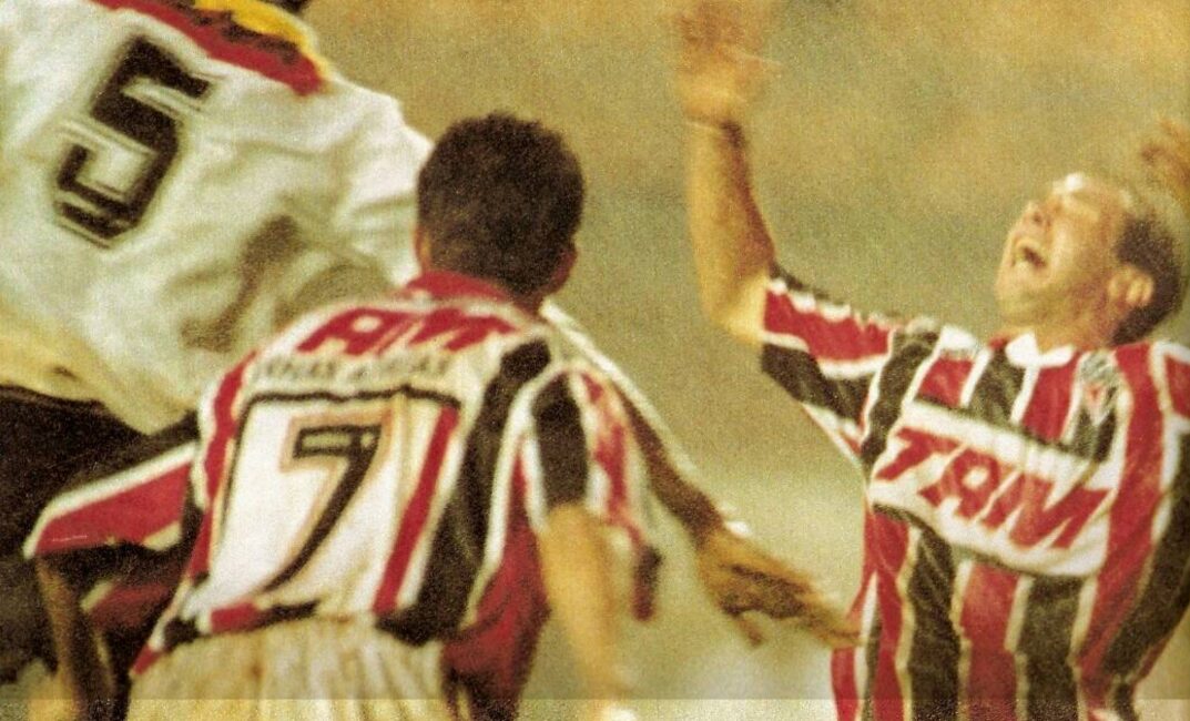 São Paulo com uniforme da TAM em 1995 - PLACAR