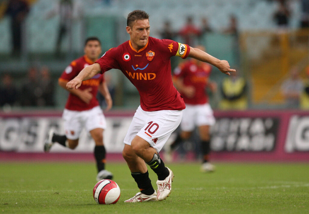 Francesco Totti do Roma durante jogo do Campeonato Italiano - Placar
