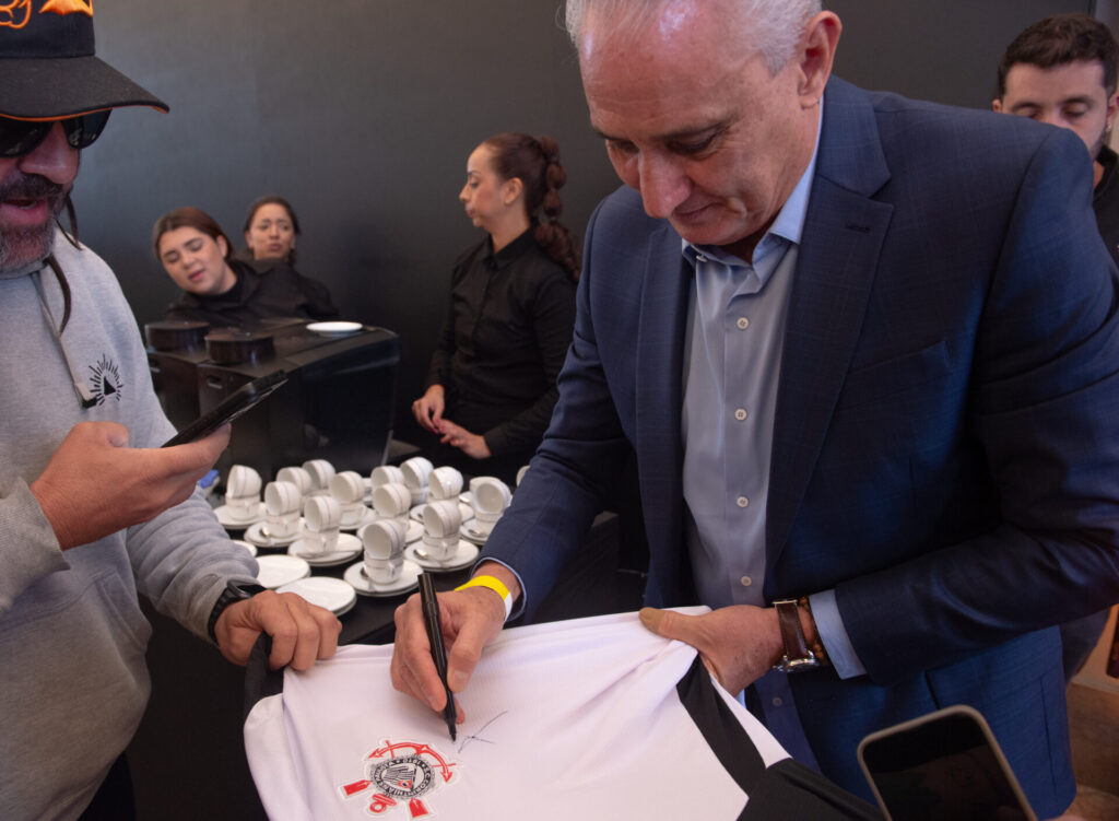 Tite em evento relembrando Libertadores de 2012 do Corinthians - Kaio Lakaio / PLACAR