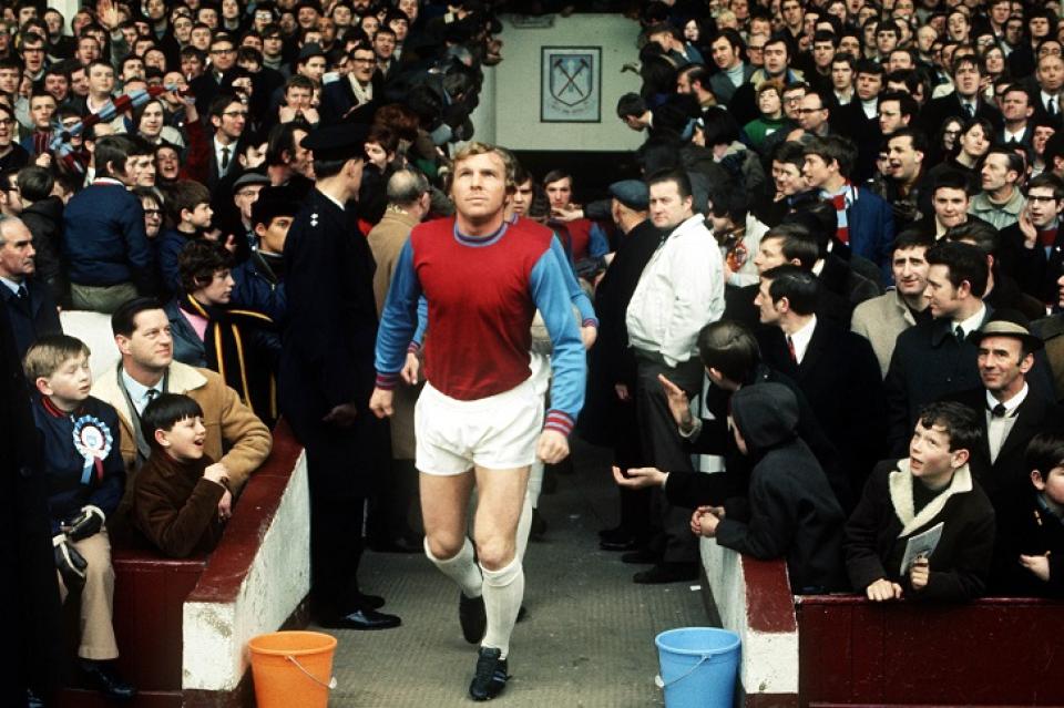Bobby Moore entrando em campo pelo West Ham - Divulgação West Ham