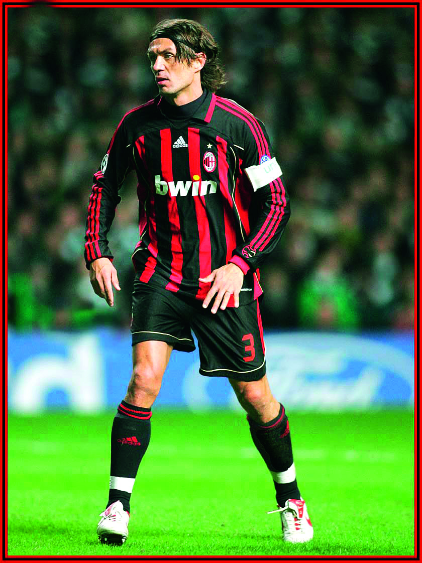 Paolo Maldini, jogando pelo Milan