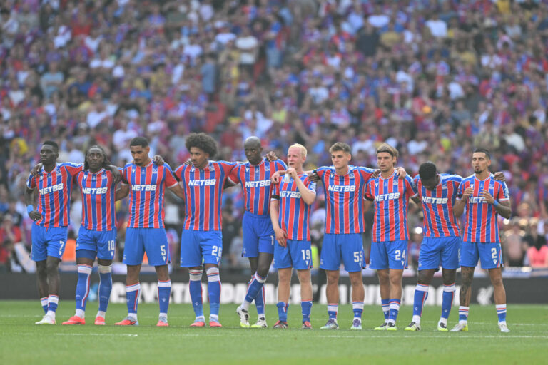 Uefa vê influência de Textor e mantém Crystal Palace ‘rebaixado’; entenda