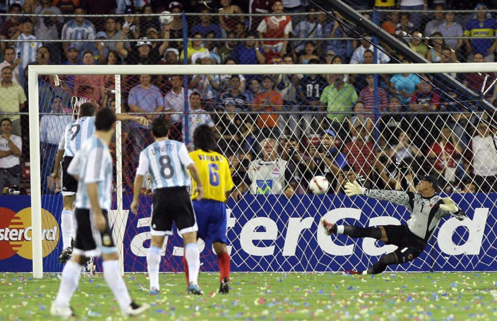 Hernán Crespo marcou de pênalti seu último gol pela Argentina - EFE / Guillermo Legaria