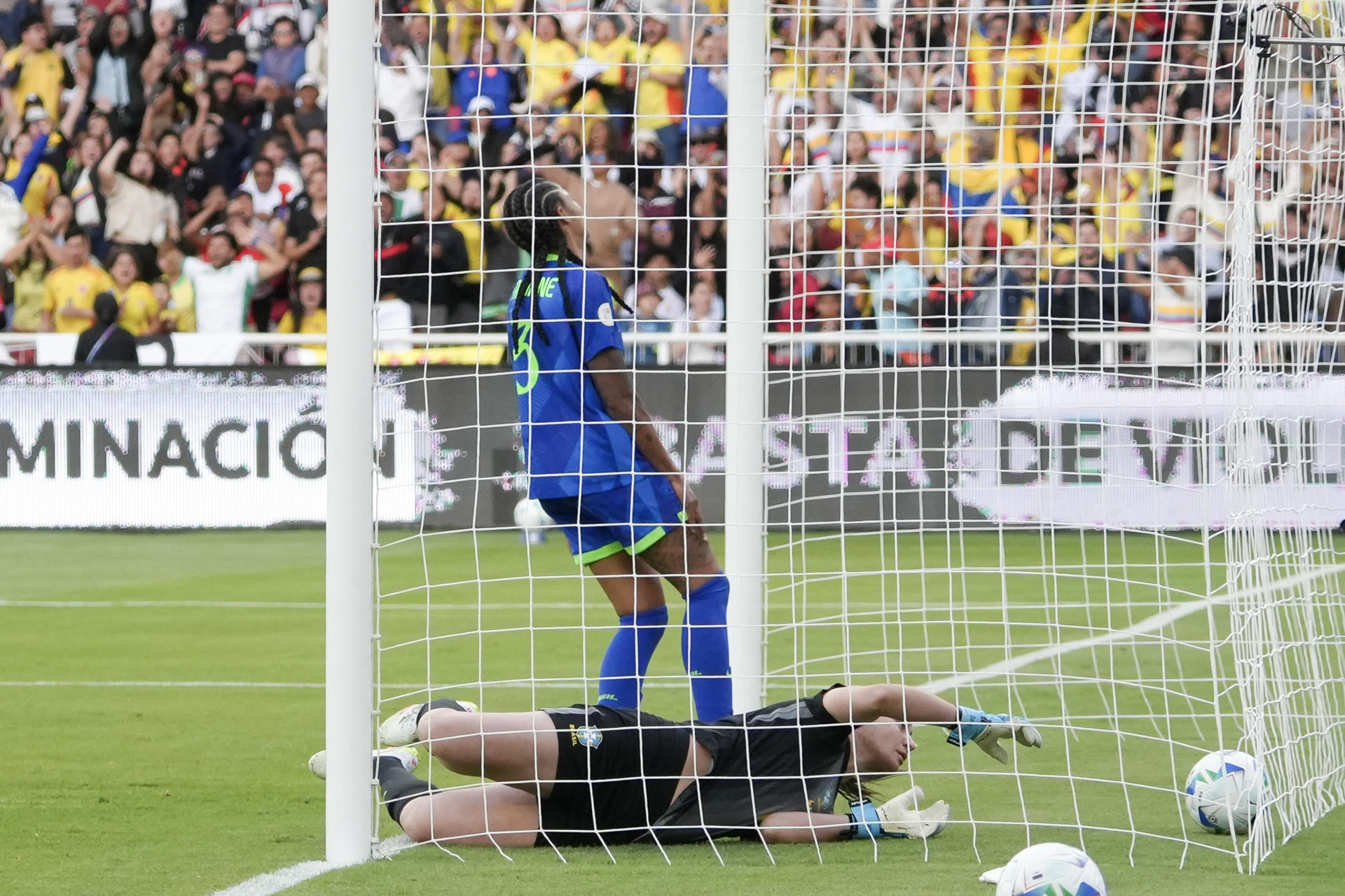 Tarciane, do Brasil, marcou um gol contra na final da Copa América - EFE/ Vicente Costales