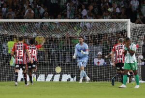 Rafael vira herói e trunfo do São Paulo contra Atlético Nacional em ‘noite de Copa’