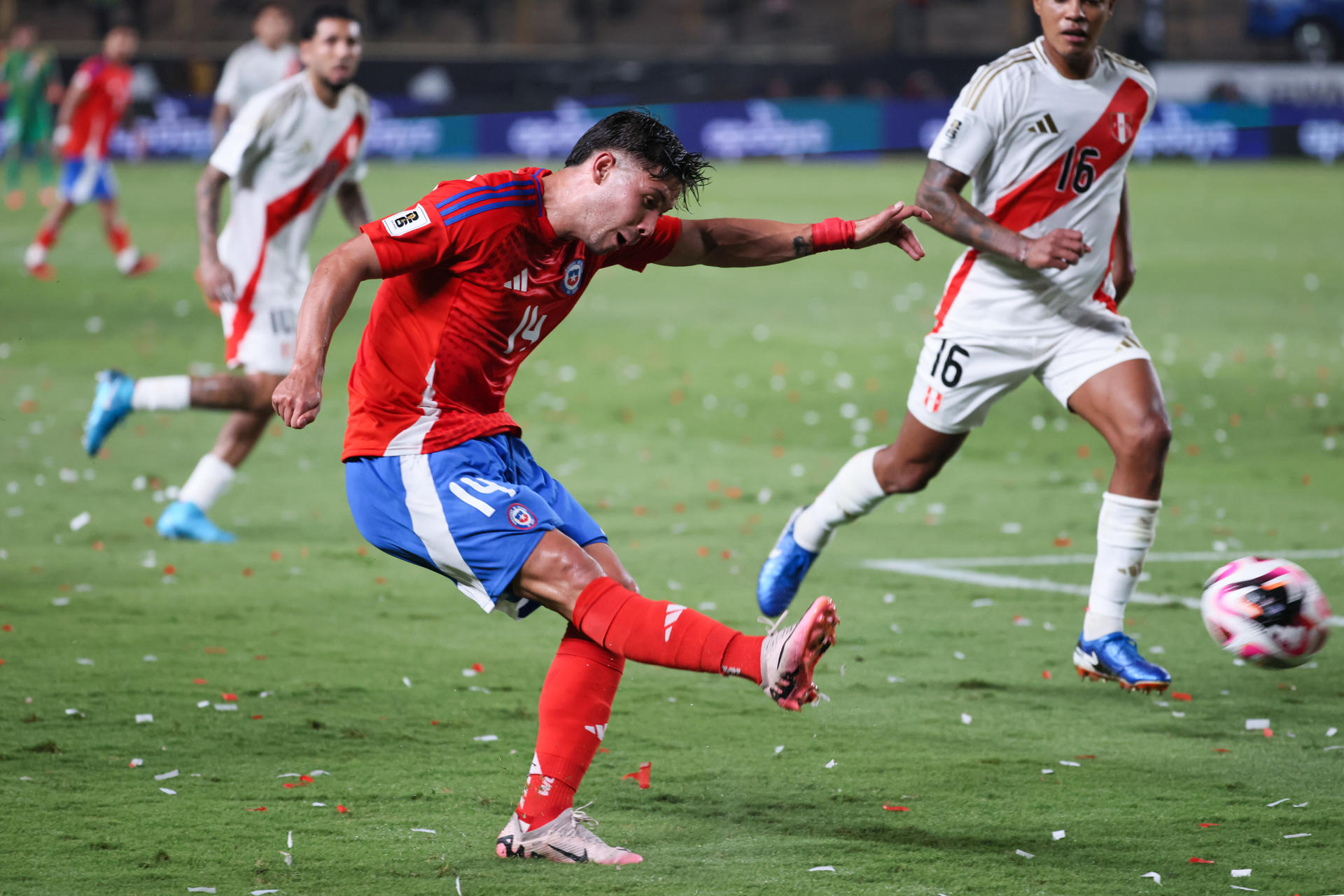 Volante é titular da seleção chilena na campanha das Eliminatórias - Germán Falcón/EFE