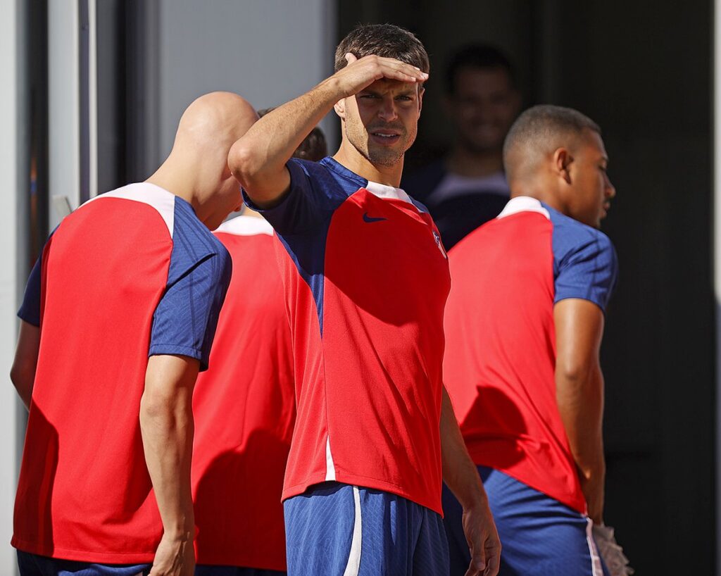 Espanhol foi capitão e ídolo do Chelsea – Reprodução/Atlético de Madrid