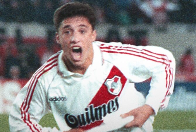 Hernán Crespo comemora gol na final da Libertadores de 1996 - Divulgação / River Plate