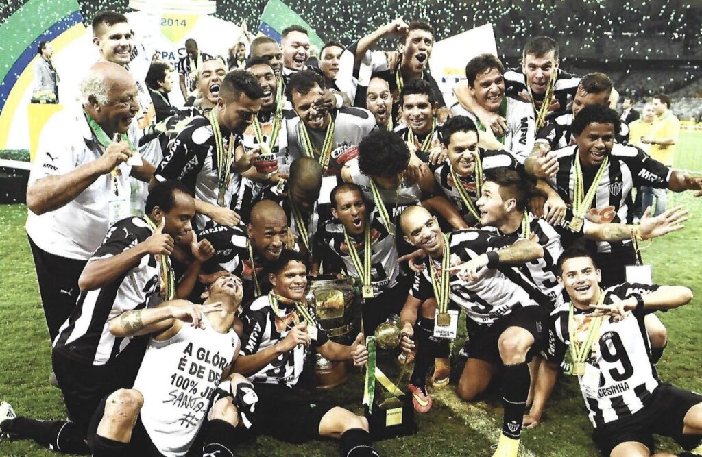 Atlético Mineiro venceu o Cruzeiro no Mineirão - Eugênio Sávio / Placar