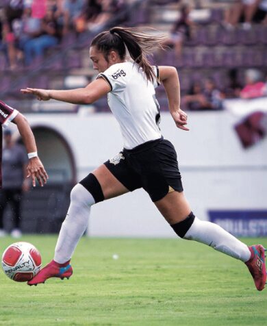 Natália Pereira, aos 16 anos, vestindo a camisa do Corinthians - Fotos Arquivo Pessoal