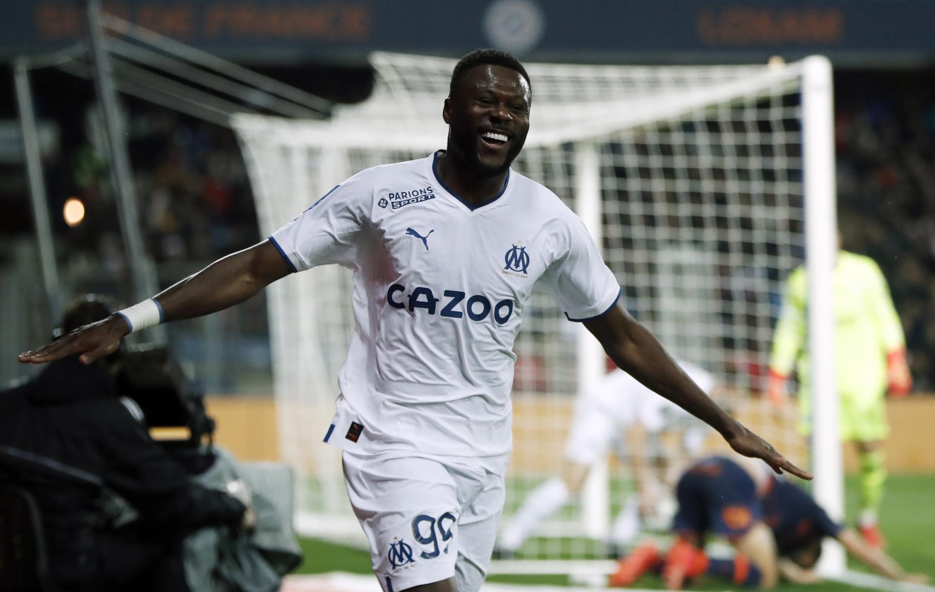 Mbemba comemora um dos gols marcados na passagem pelo Marselha, seu último clube - Guillaume Horcajuelo/EFE