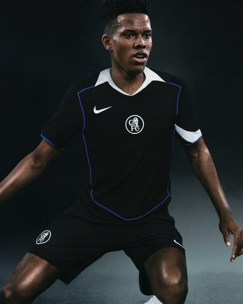 Estêvão com a camisa total 90 do Chelsea - Nike/Divulgação
