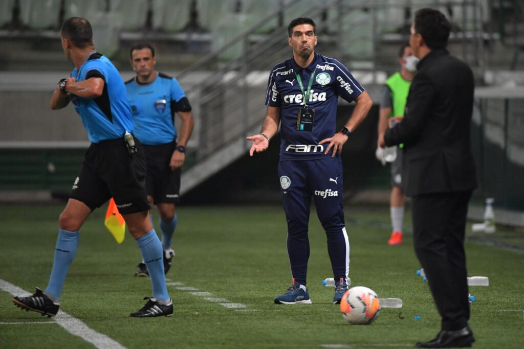 Arbitragem foi destaque no último encontro de Abel Ferreira e Marcelo Gallardo - EFE/Nelson Almeida