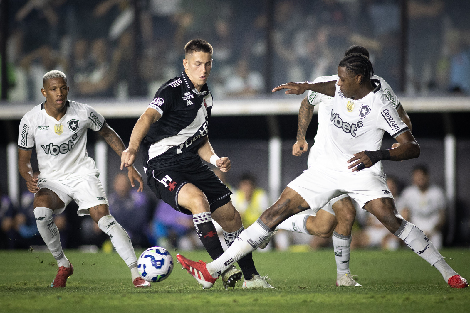 Botafogo e Vasco ficaram na igualdade na primeira partida - Matheus Lima/Vasco