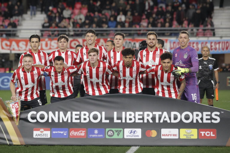 Por que o Estudiantes não é considerado um grande na Argentina?