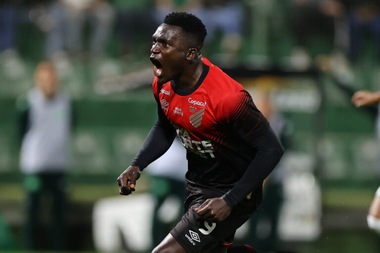 Athletico-PR se recupera na Série B e aumenta chances de acesso