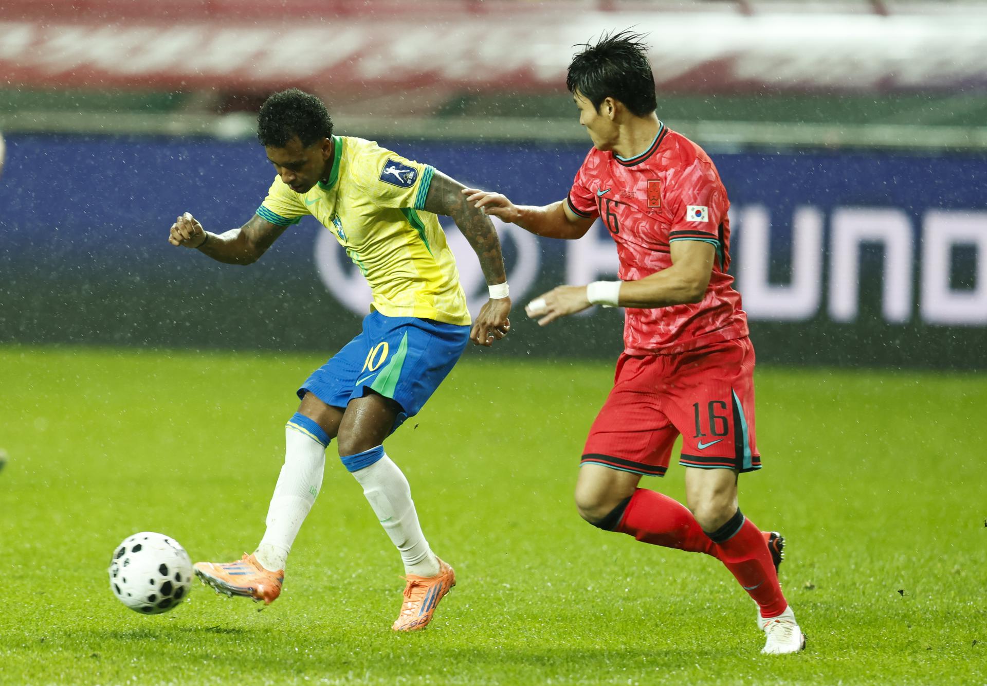 Rodrygo mencetak dua gol dalam kemenangan 5-0 atas Korea Selatan - Jeon Heon-Kyun/EFE