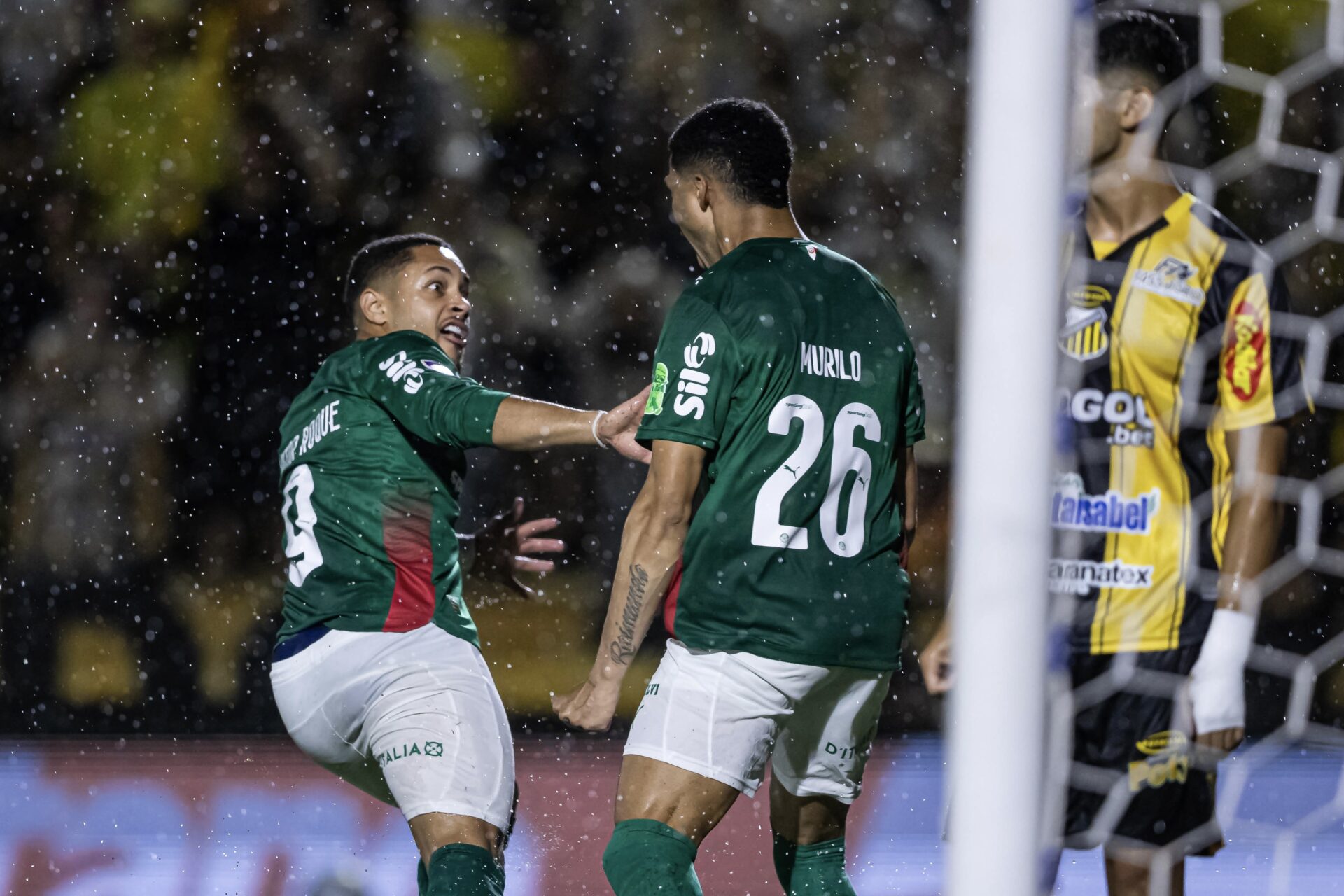 Palmeiras dosa carga de titulares e treina sem Vitor Roque antes de decisão