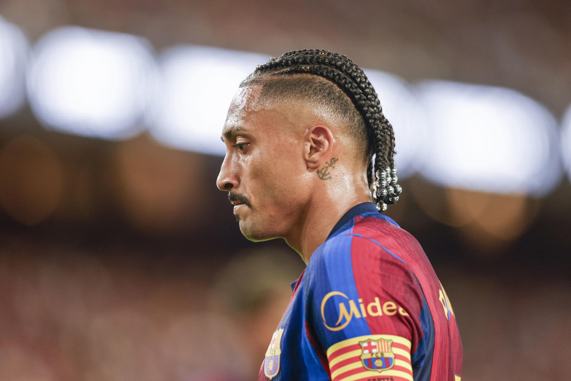 Raphinha desfalca o Barcelona por lesão e Gabriel Jesus ganha vaga de titular