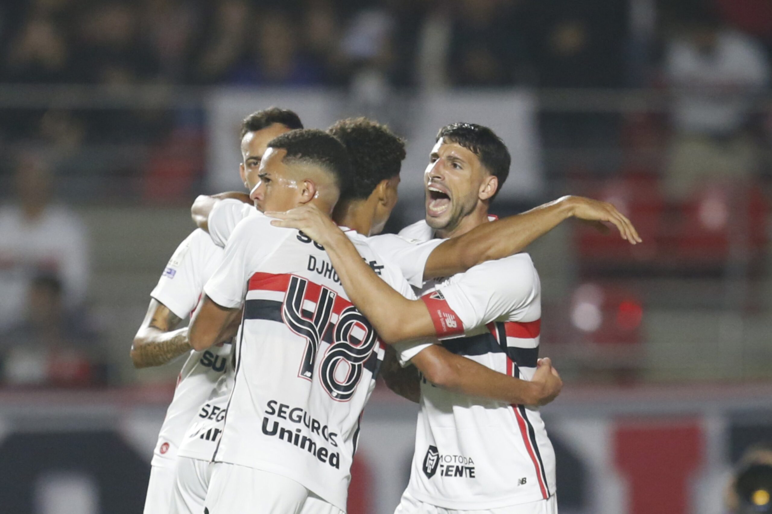Vídeo: São Paulo encerra treinos antes de clássico contra o Santos
