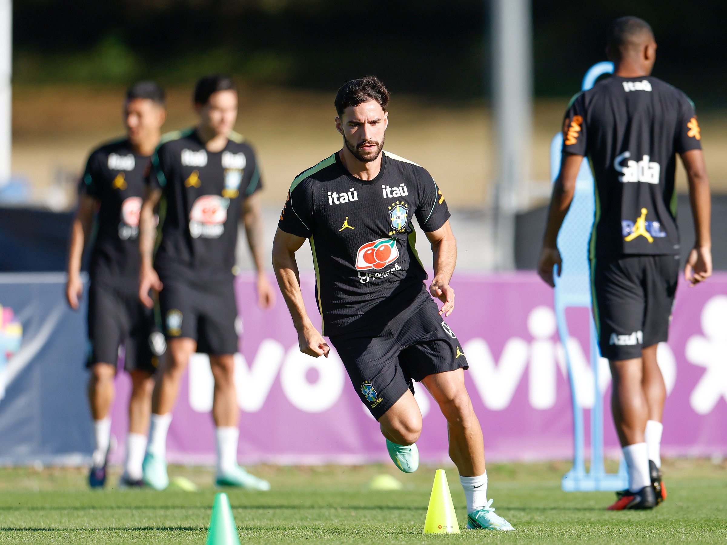 Vídeo: Martinelli exalta oportunidade de defender o Brasil; assista