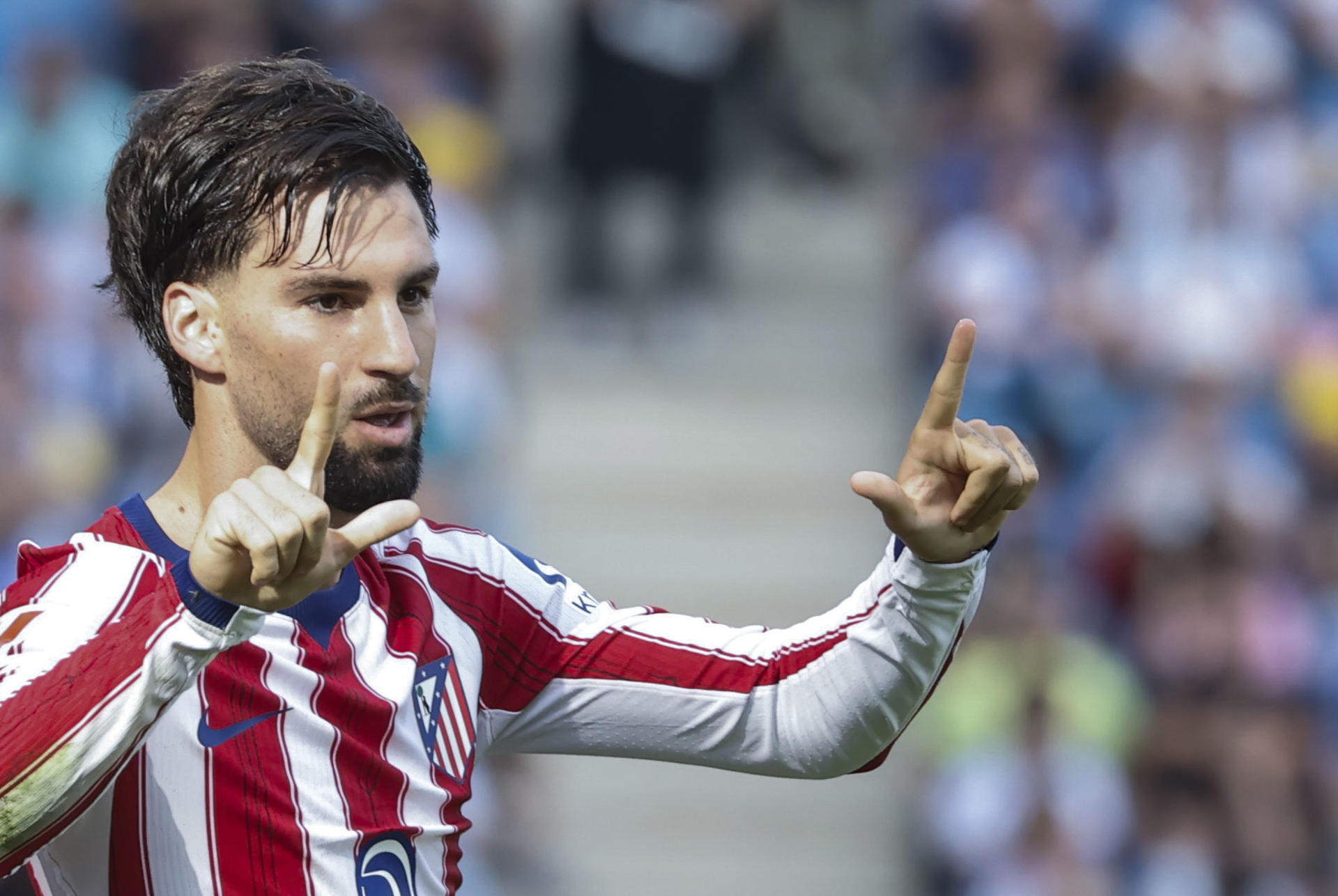 Baena sai do banco, marca no fim e Atlético de Madrid bate o Espanyol