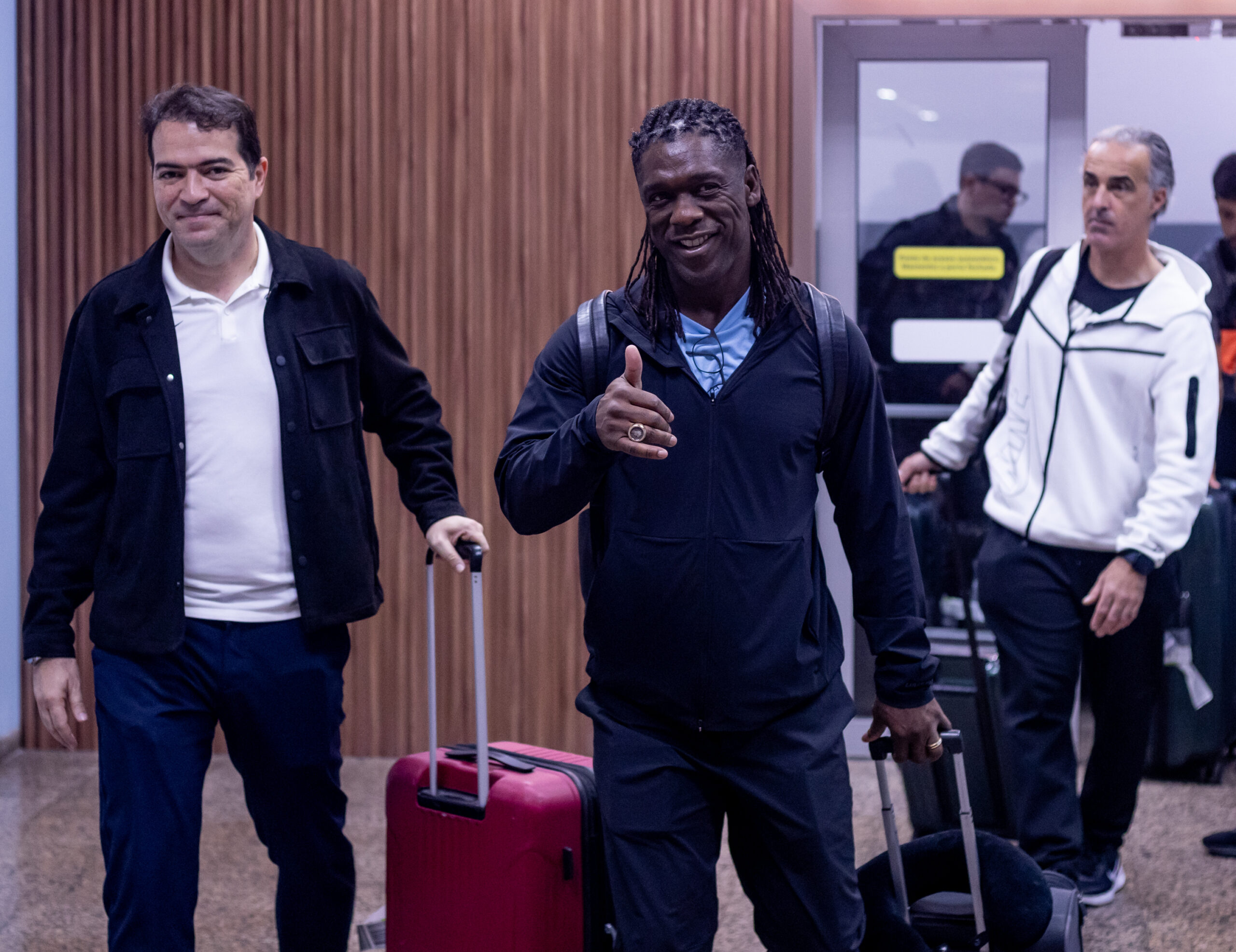 Seedorf chega a São Paulo para assumir o Corinthians