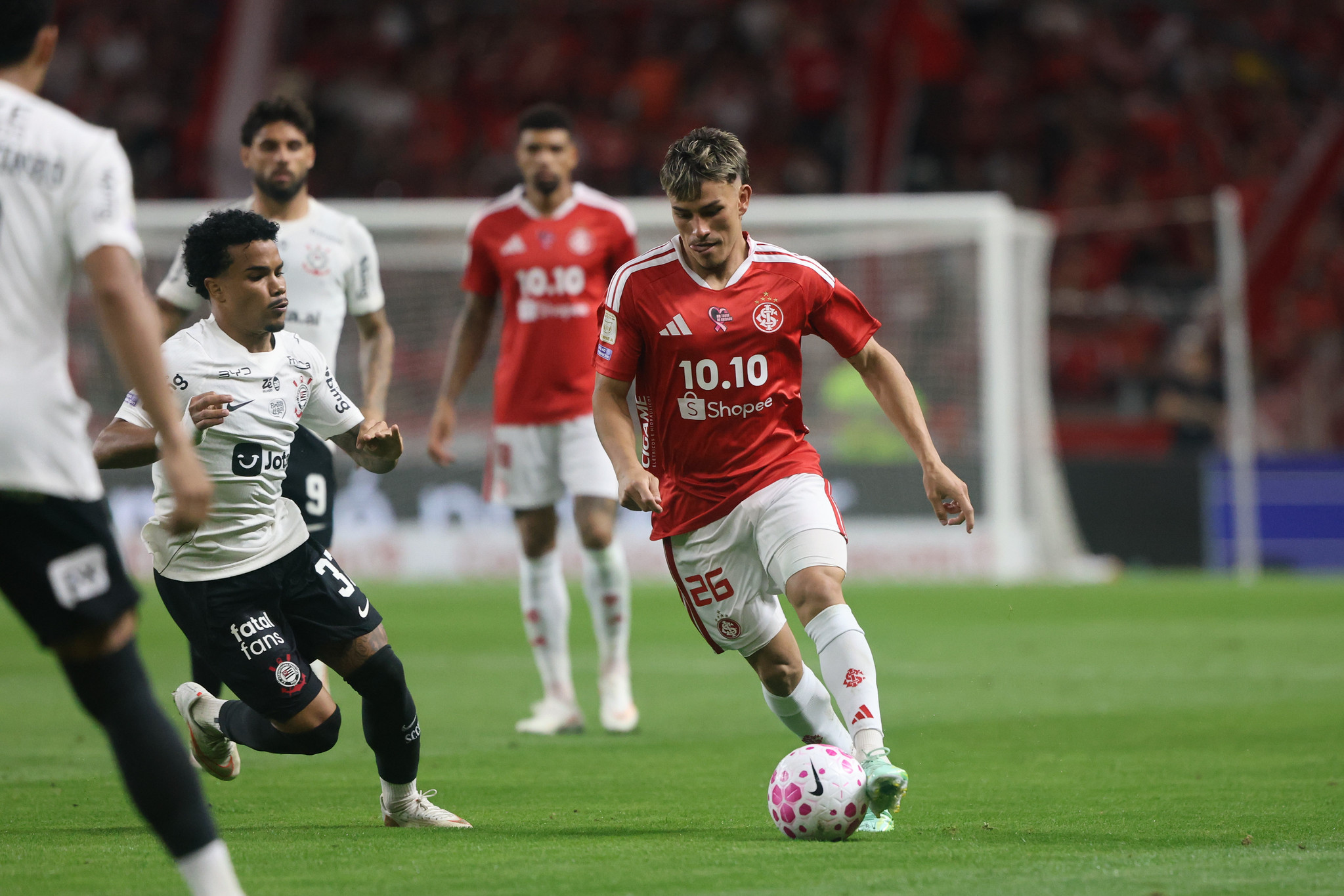 Corinthians enfrenta crise após derrota para o Inter no Brasileirão